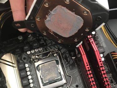 电脑进水后无法开机的处理方法（急救！电脑进水后如何自救？）